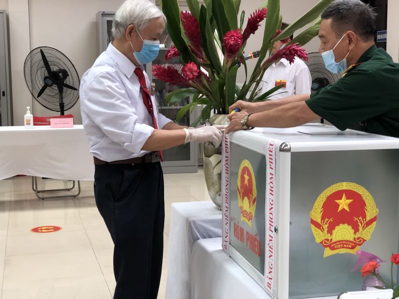 ... v&agrave; kiểm tra, ni&ecirc;m phong h&ograve;m phiếu