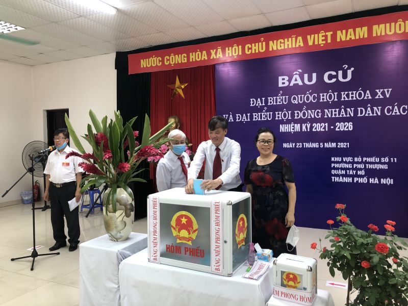 Những l&aacute; phiếu đầu ti&ecirc;n