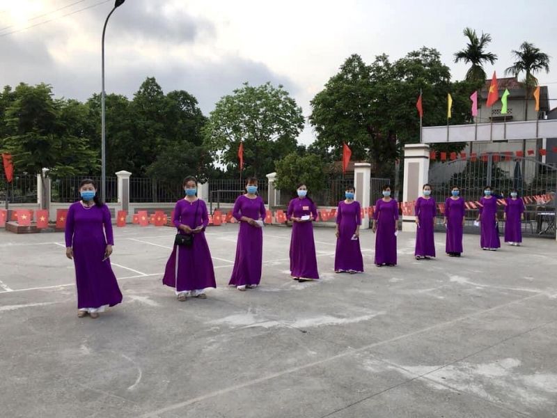 Đồng phục &aacute;o d&agrave;i của c&aacute;c hội vi&ecirc;n phụ nữ huyện Đan Phượng