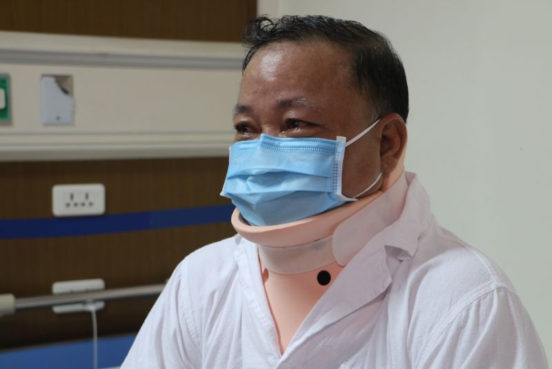 &Ocirc;ng Nguyễn Văn Sơn b&agrave;y tỏ x&uacute;c động v&igrave; lần bỏ phiếu bầu cử đặc biệt n&agrave;y