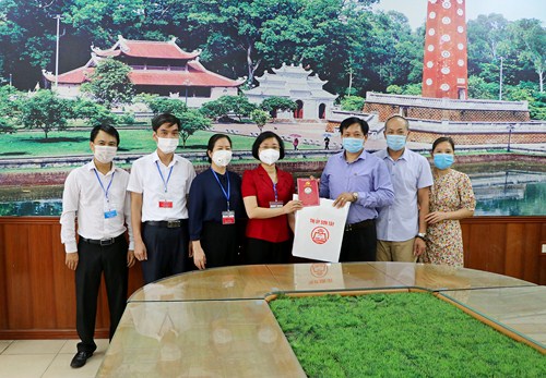 L&atilde;nh đạo thị x&atilde; thăm, động vi&ecirc;n Trung t&acirc;m Văn h&oacute;a - Th&ocirc;ng tin v&agrave; Thể thao