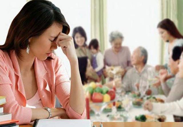 Việc đứng ngoài mối quan hệ với gia đình chồng là sai lầm của các nàng dâu Việc đứng ngoài mối quan hệ với gia đình chồng là sai lầm của các nàng dâu