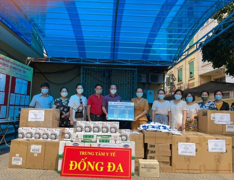 C&aacute;c cấp Hội LHPN quận Đống Đa hỗ trợ tuyến đầu chống dịch tại Trung t&acirc;m y tế quận