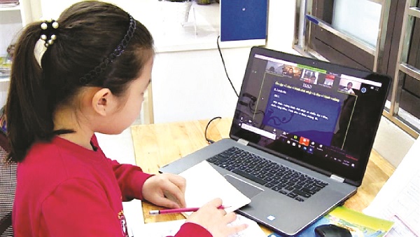 Theo đ&aacute;nh gi&aacute;, kiểm tra trực tuyến chưa phải l&agrave; giải ph&aacute;p khả thi để triển khai tr&ecirc;n diện  rộng . (ảnh minh họa)