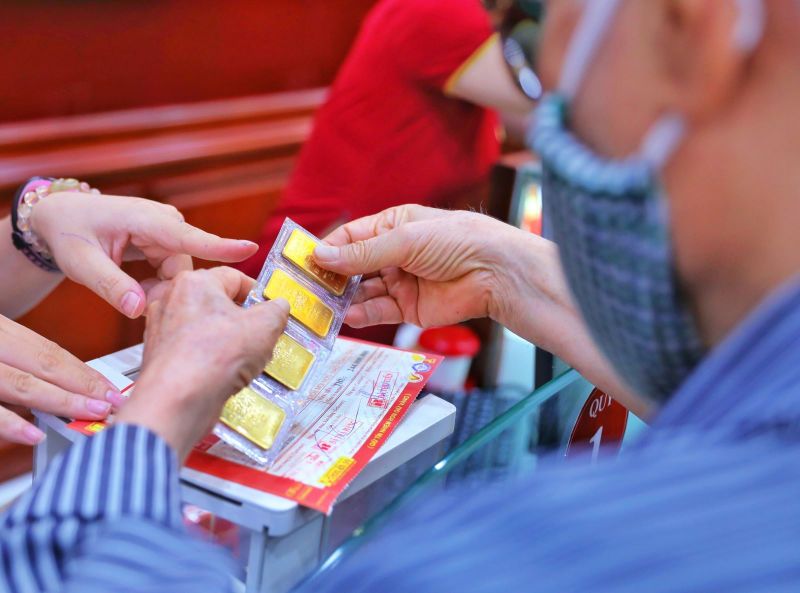 Gi&aacute; v&agrave;ng SJC được ni&ecirc;m yết ở mức 56,07 - 56,44 triệu đồng/lượng. Ảnh: Danh Lam/TTXVN