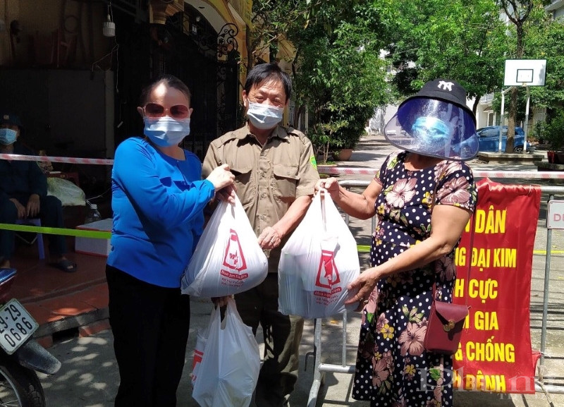 Phụ nữ Hoàng Mai góp sức chống dịch Covid-19 - ảnh 1