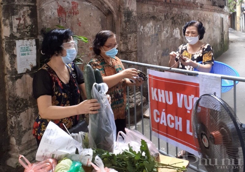 Phụ nữ Hoàng Mai góp sức chống dịch Covid-19 - ảnh 7