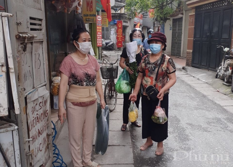 Phụ nữ Hoàng Mai góp sức chống dịch Covid-19 - ảnh 11