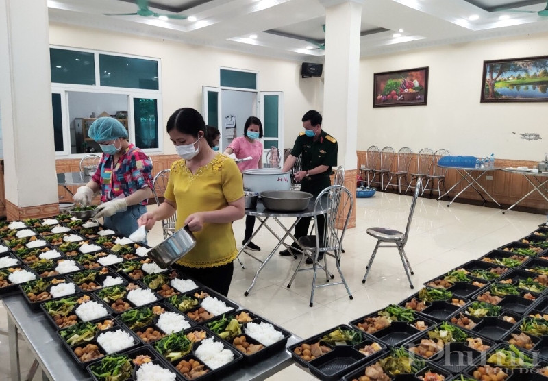 Phụ nữ Hoàng Mai góp sức chống dịch Covid-19 - ảnh 9