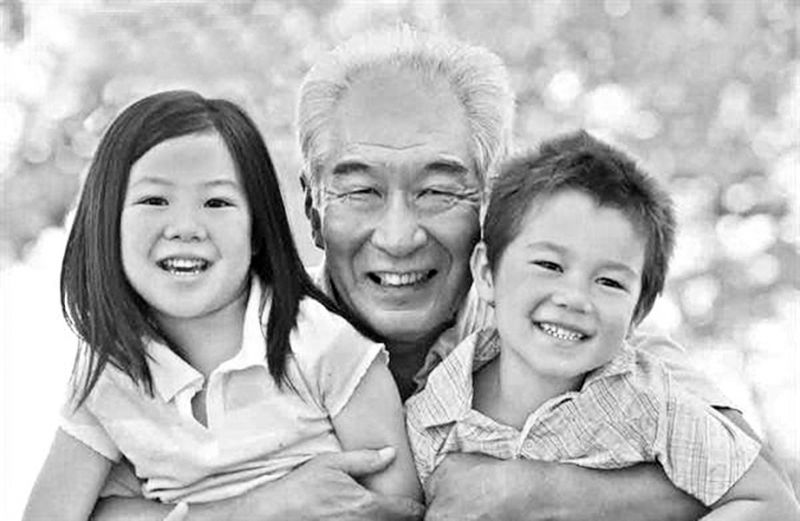 Những đứa cháu nội - ảnh 1