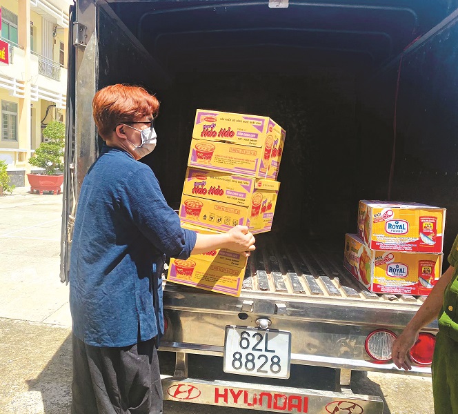 MC Đại Nghĩa ki&ecirc;n tr&igrave; với c&aacute;c hoạt động ủng hộ phong tr&agrave;o chống dịch