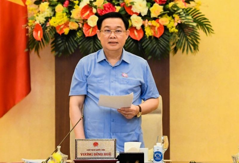 Chủ tịch Quốc hội Vương Đình Huệ kết luận phiên họp. Chủ tịch Quốc hội Vương Đình Huệ kết luận phiên họp.