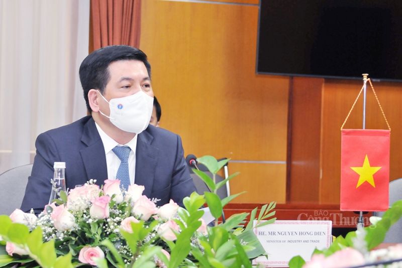 Bộ trưởng Nguyễn Hồng Diên