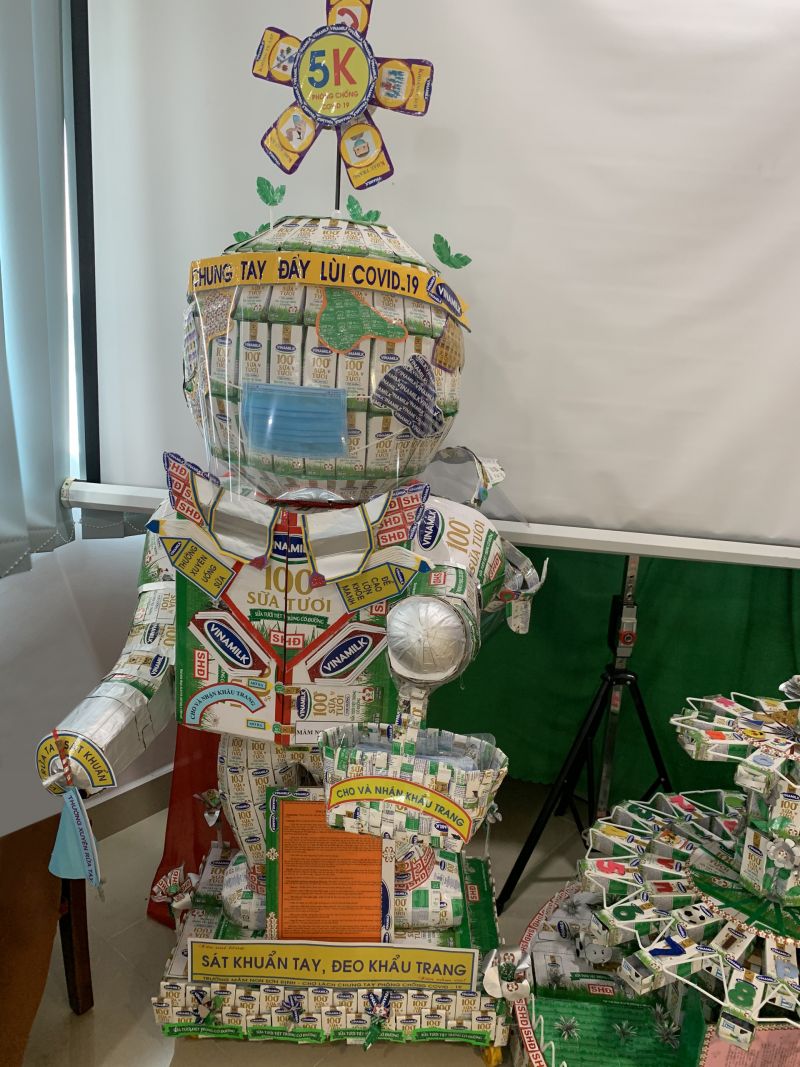 M&ocirc; h&igrave;nh Si&ecirc;u nh&acirc;n bảo vệ tr&aacute;i đất của Trường MN Sơn Định, huyện Chợ L&aacute;chđạt giải nhất cuộc thi.