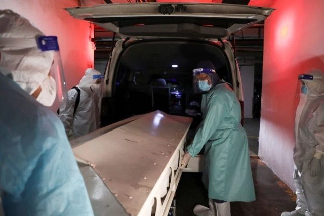 Đội tình nguyện căng mình xử lý thi thể nạn nhân Covid-19 tại Malaysia - ảnh 3