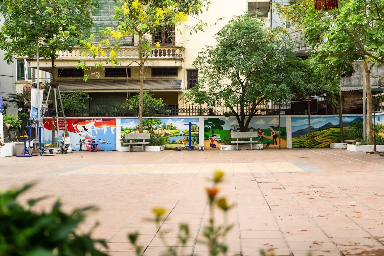 Những đoạn đường, tuyến phố nở hoa dưới bàn tay phụ nữ - ảnh 1