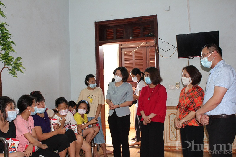 Đoàn công tác thăm, động viên và tặng quà cho các cháu nhỏ tại Mái ấm Thánh Tâm