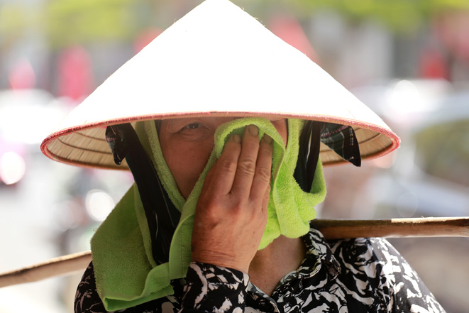 Bắc Bộ và Trung Bộ nắng nóng đặc biệt gay gắt, có nơi trên 40 độ C. Bắc Bộ và Trung Bộ nắng nóng đặc biệt gay gắt, có nơi trên 40 độ C.