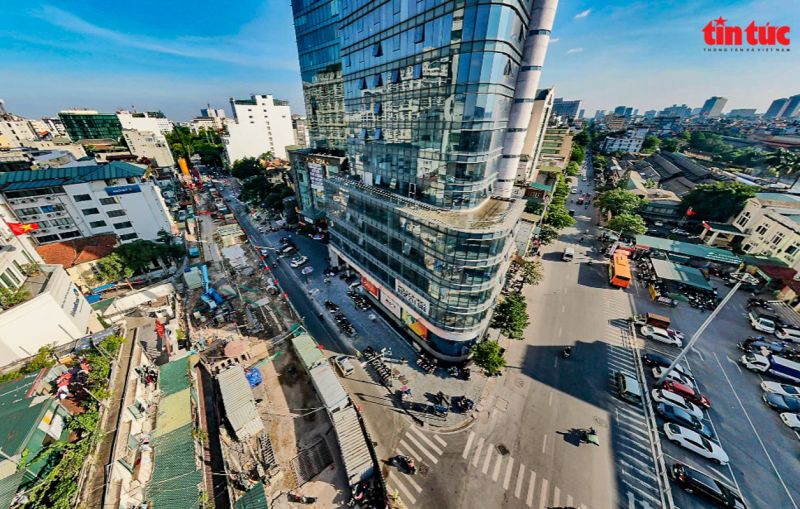 Công trường thi công ga S12 (đường Trần Hưng Đạo) của dự án Metro số 3 Hà Nội. Công trường thi công ga S12 (đường Trần Hưng Đạo) của dự án Metro số 3 Hà Nội.