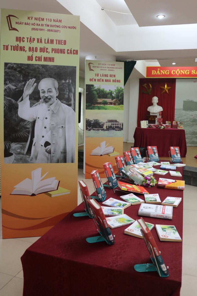 Triển lãm trưng bày hơn 400 sách báo về Bác Triển lãm trưng bày hơn 400 sách báo về Bác