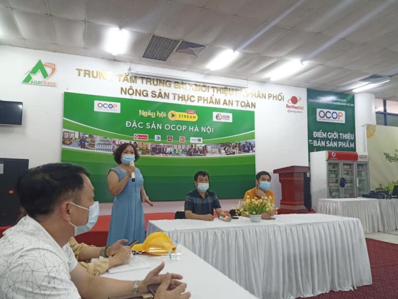 Bà Nguyễn Thị Hảo, Giám đốc Trung tâm Hỗ trợ phát triển phụ nữ Hà Nội phát biểu tại buổi giới thiệu chương trình