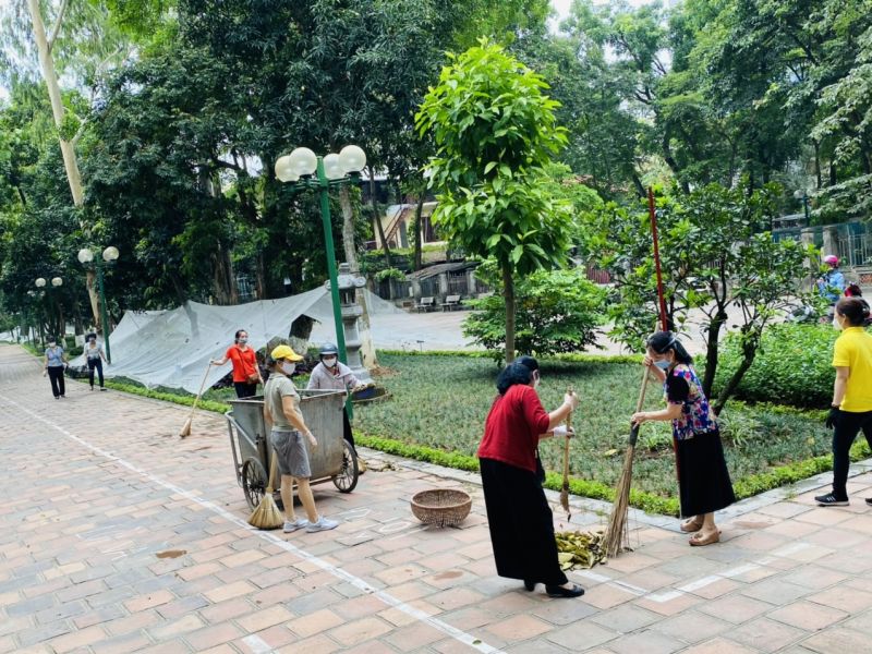 C&aacute;c chị vệ sinh đường