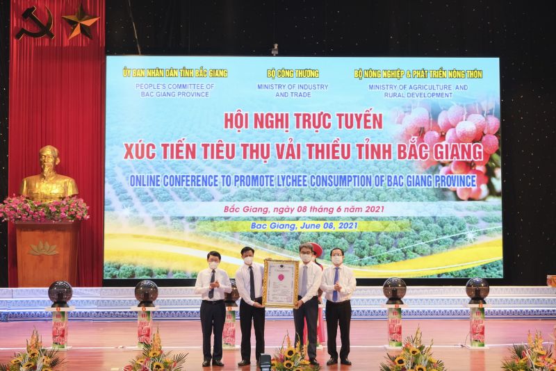 Trao văn bằng Chỉ dẫn địa lý vải thiều Lục Ngạn tại Nhật Bản
