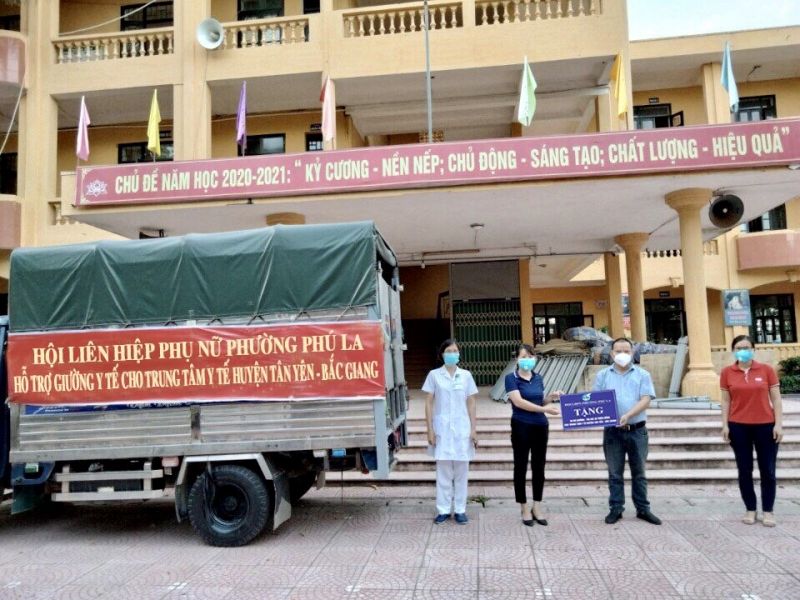 Chuyến xe yêu thương của Hội LHPN phường Phú La đến với tỉnh Bắc Giang