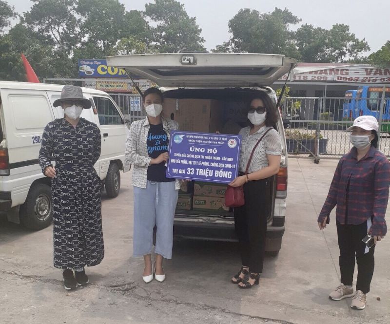 Tiếp đó, nhóm thiện nguyện Hội LHPN phường Vạn Phúc cũng 