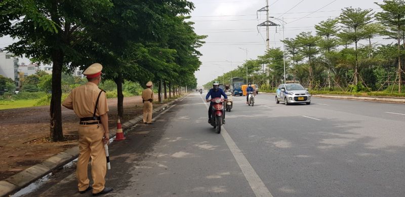 Mật độ giao thông trên đường Cienco 5 sáng 8/6 đã giảm nhiều so với thời gian trước khi dịch Covid-19 bùng phát