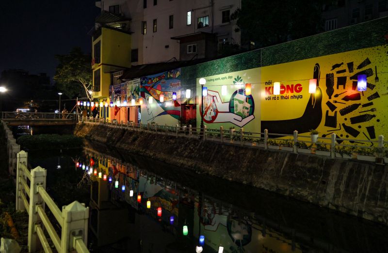 Quận Ba Đình "hô biến" tuyến đường rác thành phố lung linh ven hồ Trúc Bạch - ảnh 8