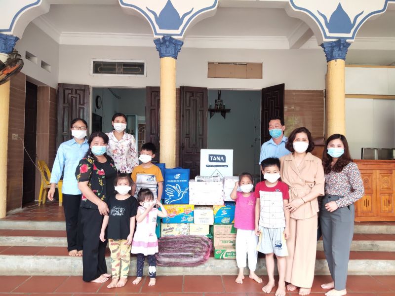 Báo Phụ nữ Thủ đô tham gia đoàn công tác của Hội LHPN Hà Nội thăm, tặng quà tại Mái Ấm Thiên Ân, Thạch Thất