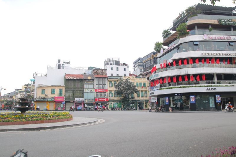 Kinh doanh giảm sút, hàng quán vắng tanh vì ảnh hưởng của Covid-19