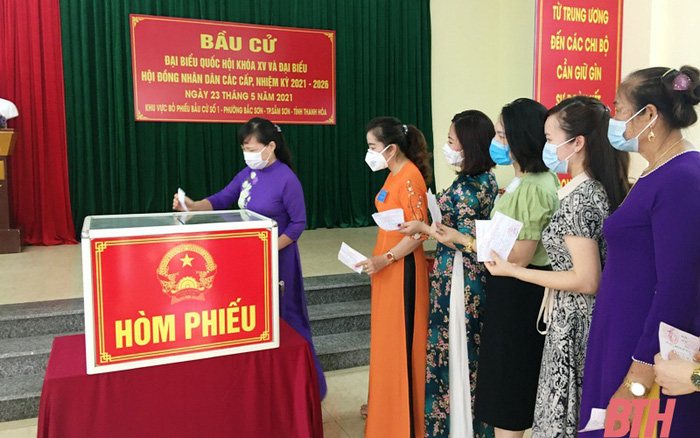 Hội viên phụ nữ tỉnh Thanh Hóa bỏ biếu bầu người đại diện của mình vào các cơ quan dân cử. Ảnh minh Họa KT