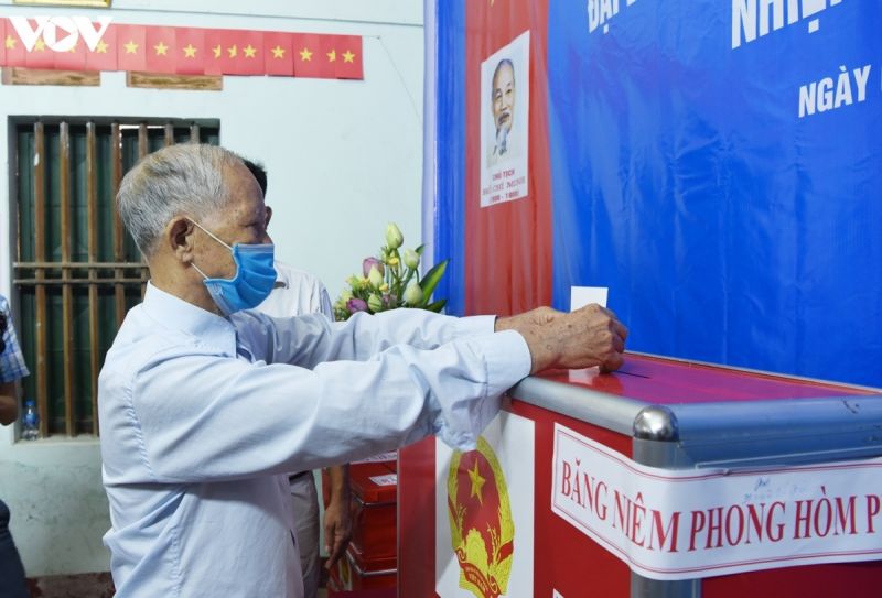 Ngày 6/6, cử tri xã Tráng Việt, huyện Mê Linh (Hà Nội) đã tiến hành việc bầu cử lại HĐND tại đơn vị bầu cử số 4 xã Tráng Việt. (Ảnh: Trọng Phú) Ngày 6/6, cử tri xã Tráng Việt, huyện Mê Linh (Hà Nội) đã tiến hành việc bầu cử lại HĐND tại đơn vị bầu cử số 4 xã Tráng Việt. (Ảnh: Trọng Phú)