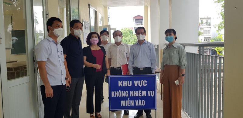 Đoàn công tác Thành ủy kiểm tra tại trường THPT Cao Bá Quát