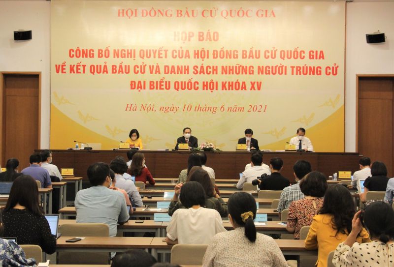 Quang cảnh họp b&aacute;o c&ocirc;ng bố kết quả 499 người tr&uacute;ng cử đại biểu Quốc hội