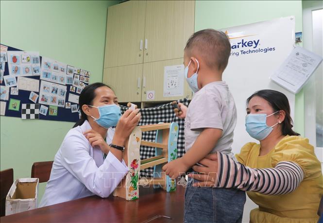 Chăm sóc bảo vệ trẻ em. Ảnh: TTXVN