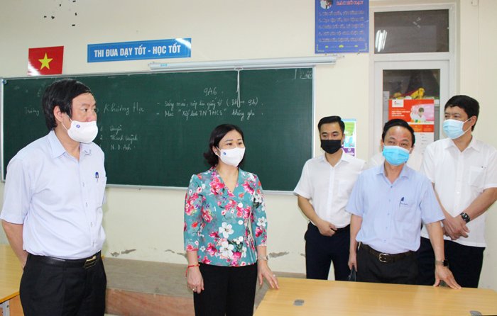 Ban Thường vụ Thành ủy Hà Nội thành lập 15 đoàn kiểm tra do các đồng chí Phó Bí thư Thành ủy, Ủy viên Ban Thường vụ Thành ủy làm trưởng đoàn iểm tra về công tác phòng, chống dịch COVID-19, gắn với công tác tổ chức kỳ thi tuyển sinh vào lớp 10 THPT và kỳ thi tốt nghiệp THPT quốc gia năm học 2021 - 2022 của Thành phố