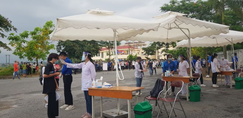 7h15, các thí sinh đến trường thi