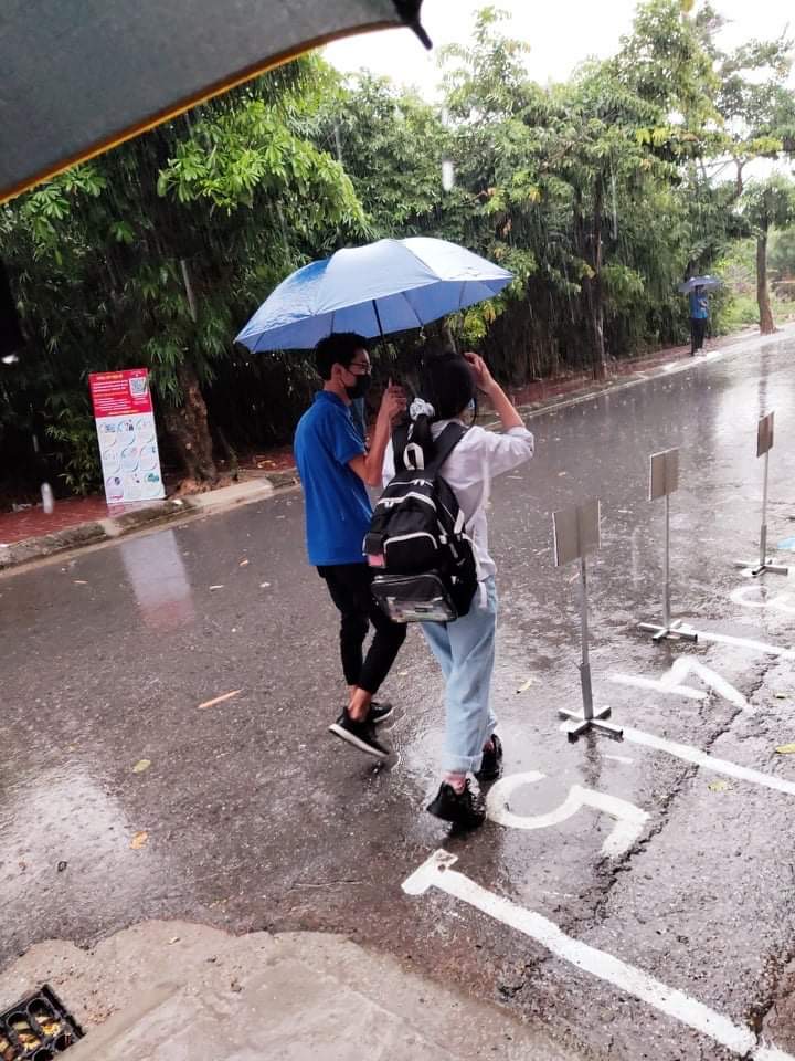 “Áo xanh tình nguyện” tiếp sức thí sinh dự thi vào lớp 10 - ảnh 7