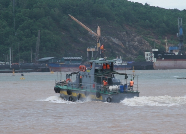 Cán bộ, chiến sĩ Hải đội 2 lên đường tìm kiếm cứu nạn. Cán bộ, chiến sĩ Hải đội 2 lên đường tìm kiếm cứu nạn.