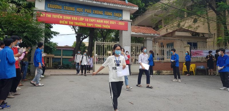 Thí sinh ra thi xong ra về