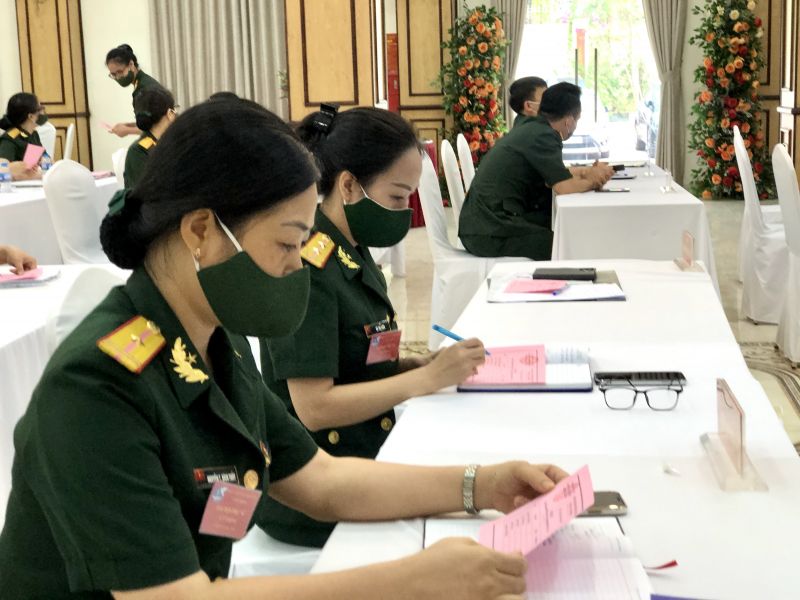 Cán bộ, hội viên phụ nữ Văn phòng Bộ Tư lệnh nghiên cứu kỹ để bầu chọn BCH Hội nhiệm kỳ mới