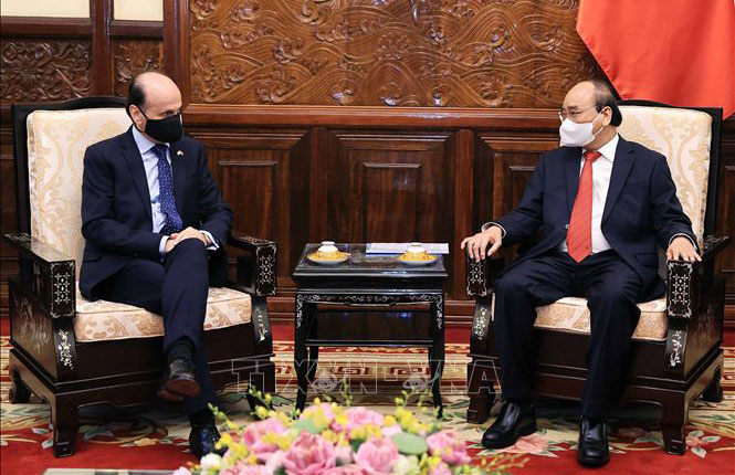 Chủ tịch nước Nguyễn Xuân Phúc tiếp Đại sứ Argentina Luis Pablo Maria Beltramino. Ảnh: Thống Nhất - TTXVN Chủ tịch nước Nguyễn Xuân Phúc tiếp Đại sứ Argentina Luis Pablo Maria Beltramino. Ảnh: Thống Nhất - TTXVN