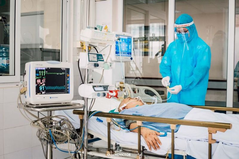 Bác sĩ bệnh viện Đa khoa Đức Giang chăm sóc bệnh nhân Covid-19 trong khu cách ly, điều trị riêng biệt (Ảnh: BVCC).