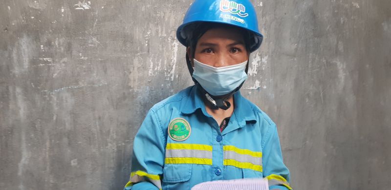 Chị Uyên  chăm chỉ làm để kiếm từng đồng nuôi con mà bị công ty nợ khiến ngày càng kiệt quệ