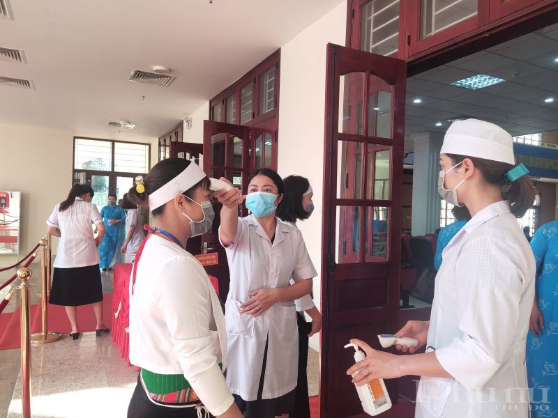 Các đại biểu tham dự Đại hội thực hiện nghiêm túc khuyến cáo 5K  của Bộ Y tế. Các đại biểu được sát khuẩn, đo thân nhiệt, ngồi giãn cách và đeo khẩu trang trong suốt quá trình diễn ra đại hội