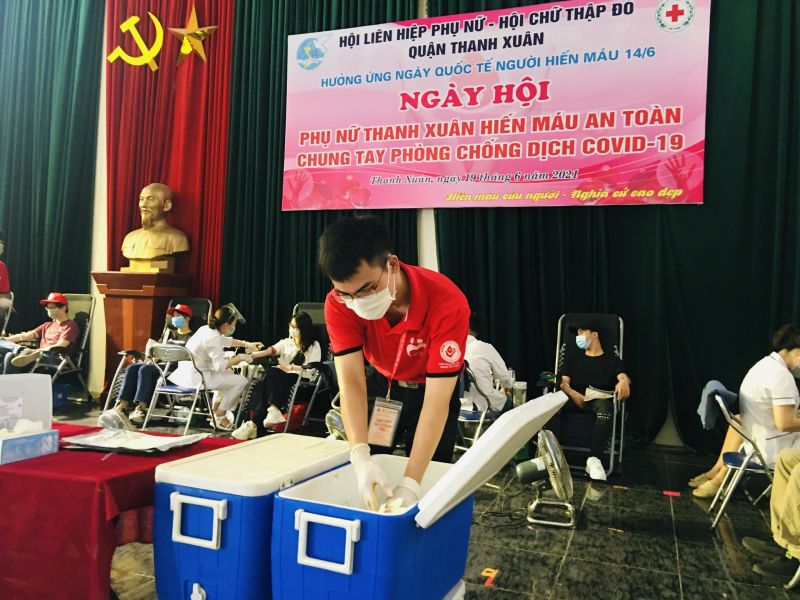 Lượng máu hiến tặng được bảo quản bằng thiết bị chuyên dụng