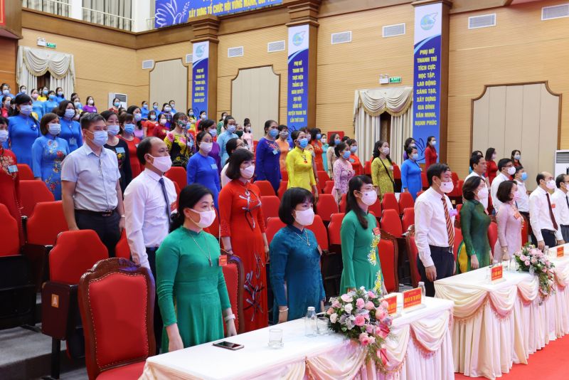 Các đại biểu thể hiện nghi thức chào cờ tại Đại hội Các đại biểu thể hiện nghi thức chào cờ tại Đại hội